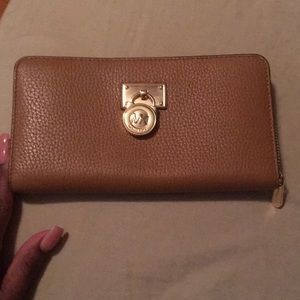 Michael Kors Traveler Wallet